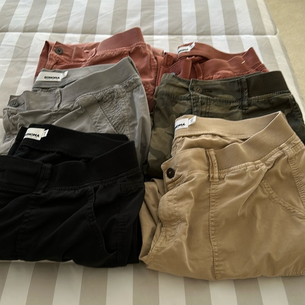 6 Pairs of Sonoma Ladies Ruched Capris.
